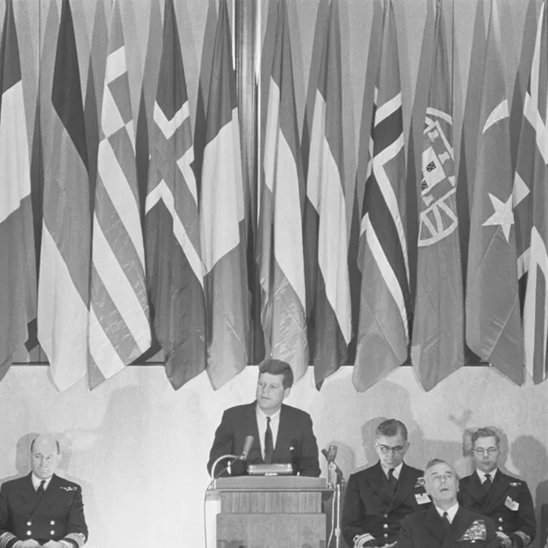 Europe, États-Unis, c'est l'OTAN des copains ? - visuel